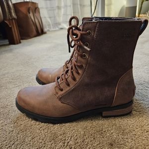 Sorel Emelie Short Lace Boot, size 9